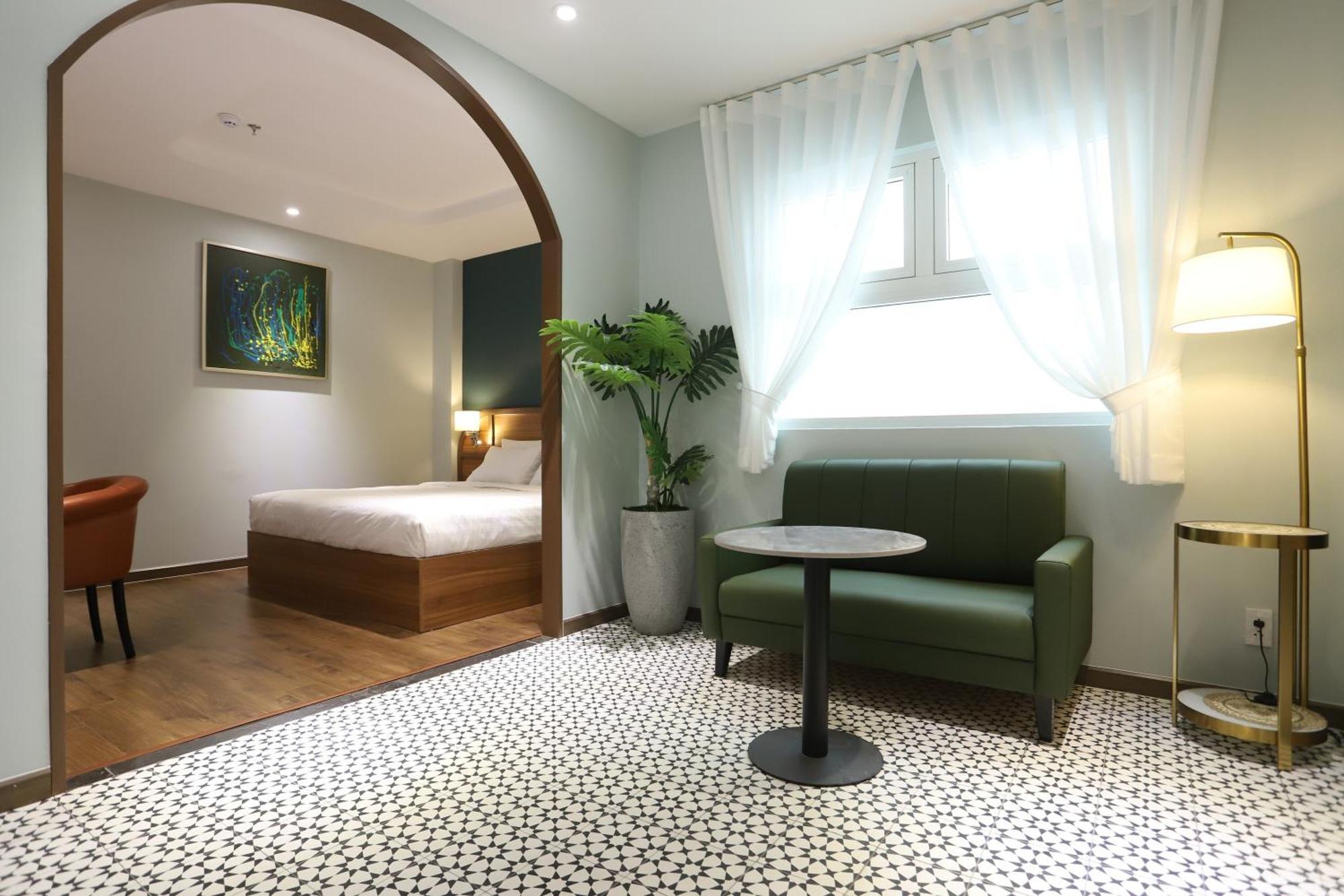 Lanura Apartments And Hotel Ho Chi Minh City Exterior photo